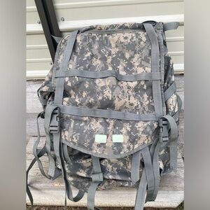 US MOLLE II Modular Lightweight Large Rucksack Straps, Frame, Pouch Camouflage